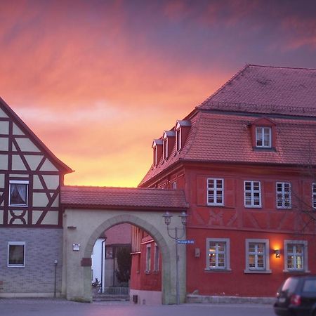 Rotes Ross Marktbergel Kültér fotó