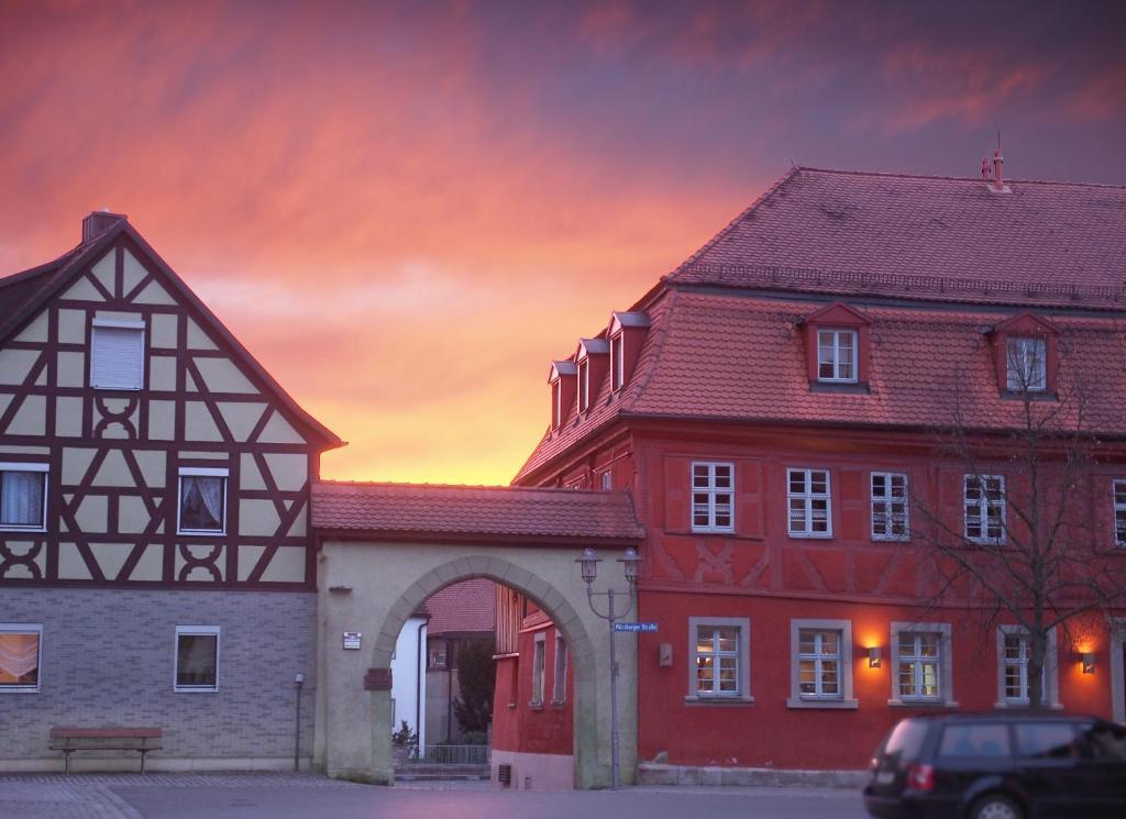 Rotes Ross Marktbergel Kültér fotó
